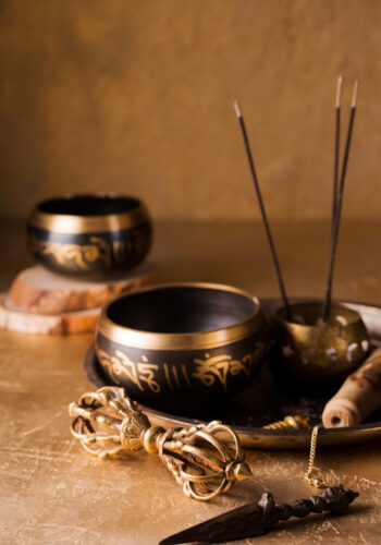 singing bowls, vajra and pendulum for healing in reiki flow
